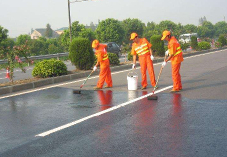 昆明 彩色路面喷漆维修改色的使用寿命有多长？